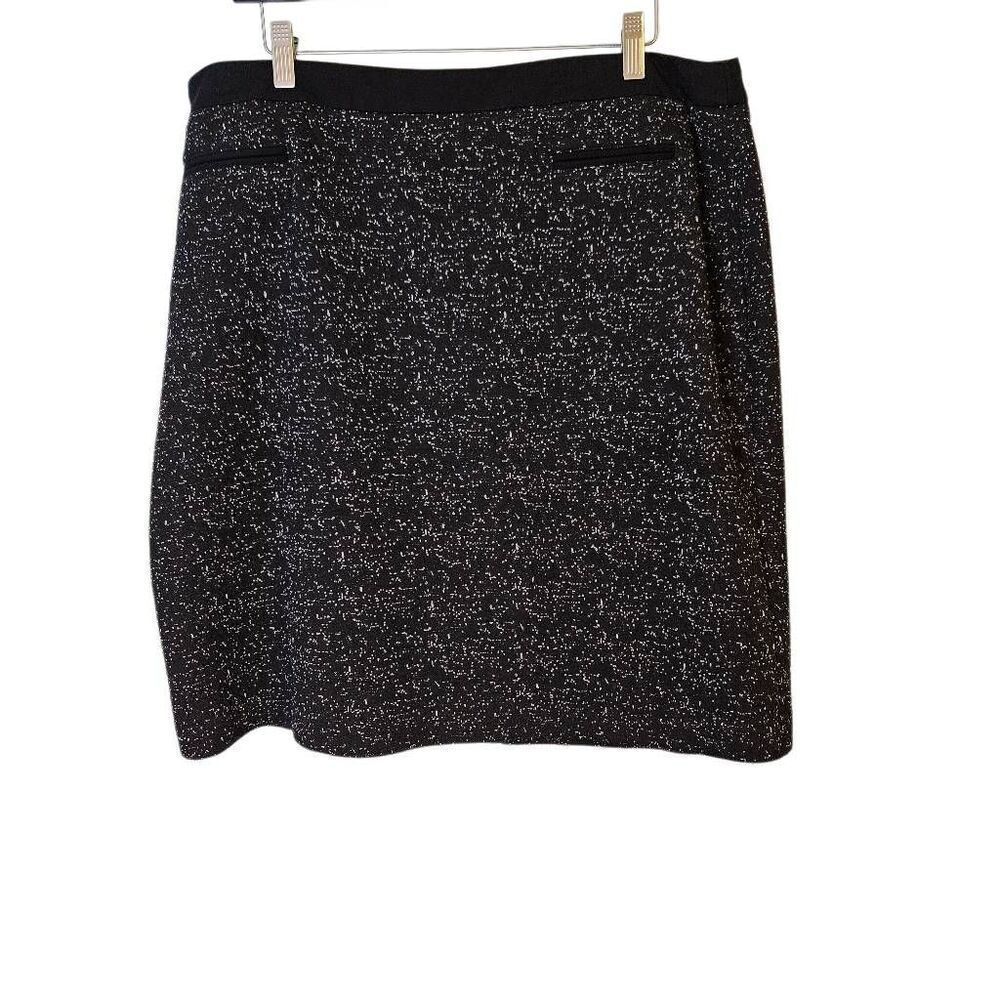 Margaret M knee length skirt, black/white pull on. 1X.